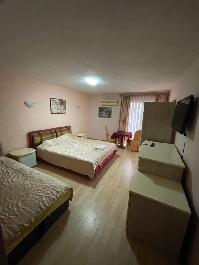 Uni Palas Kavadarci Exteriör bild